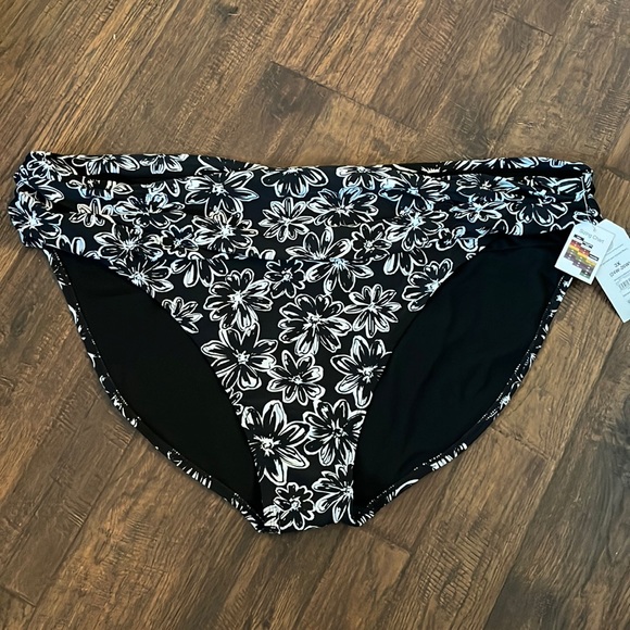 Time and Tru 2-Piece Women’s Black/White Floral Print Bikini Swimsuit Size 3X - Picture 8 of 12
